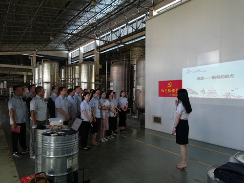 1-6赓续红色血脉 续写时代荣光——9999js金沙老品牌种业开展第12个“党员干部党史教育日”活动6_副本.jpg