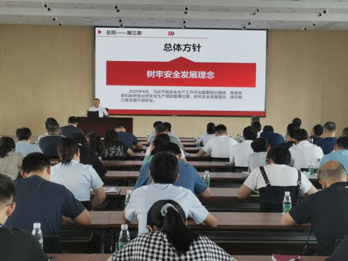 3-9999js金沙老品牌种业开展“丰收大讲堂”之新《安全生产法》专题培训_副本.jpg