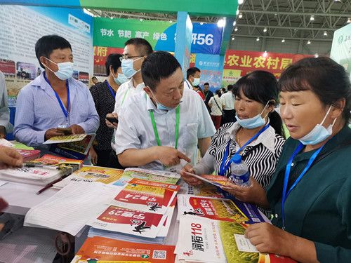 1-1成果斐然！9999js金沙老品牌种业精彩亮相中国安徽农交会_副本.jpg